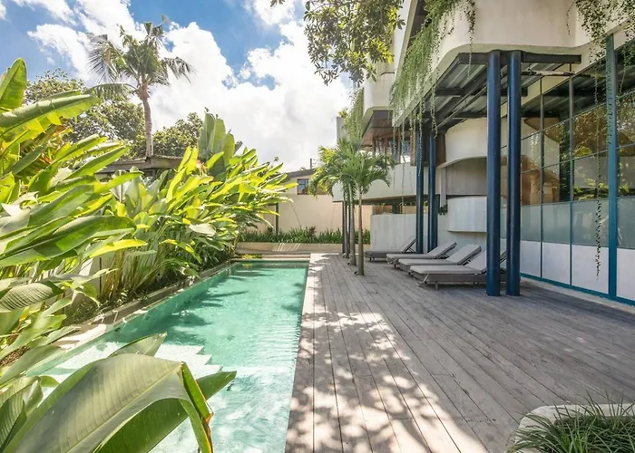 Modern 1-Br Loft With Art Deco Vibe Shared Pool *