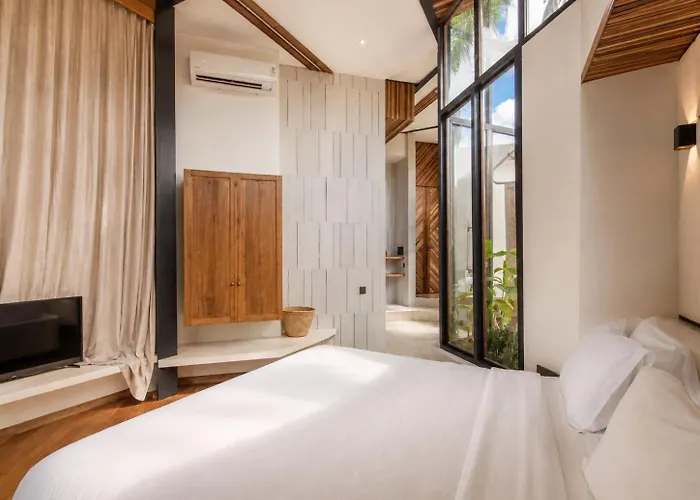 Modern 1-Br Loft With Art Deco Vibe Shared Pool